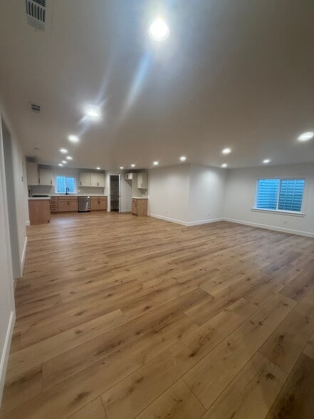 Building Photo - 1043 W Chokecherry St
