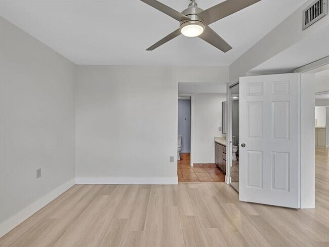 Building Photo - 1711 Whitehall Dr