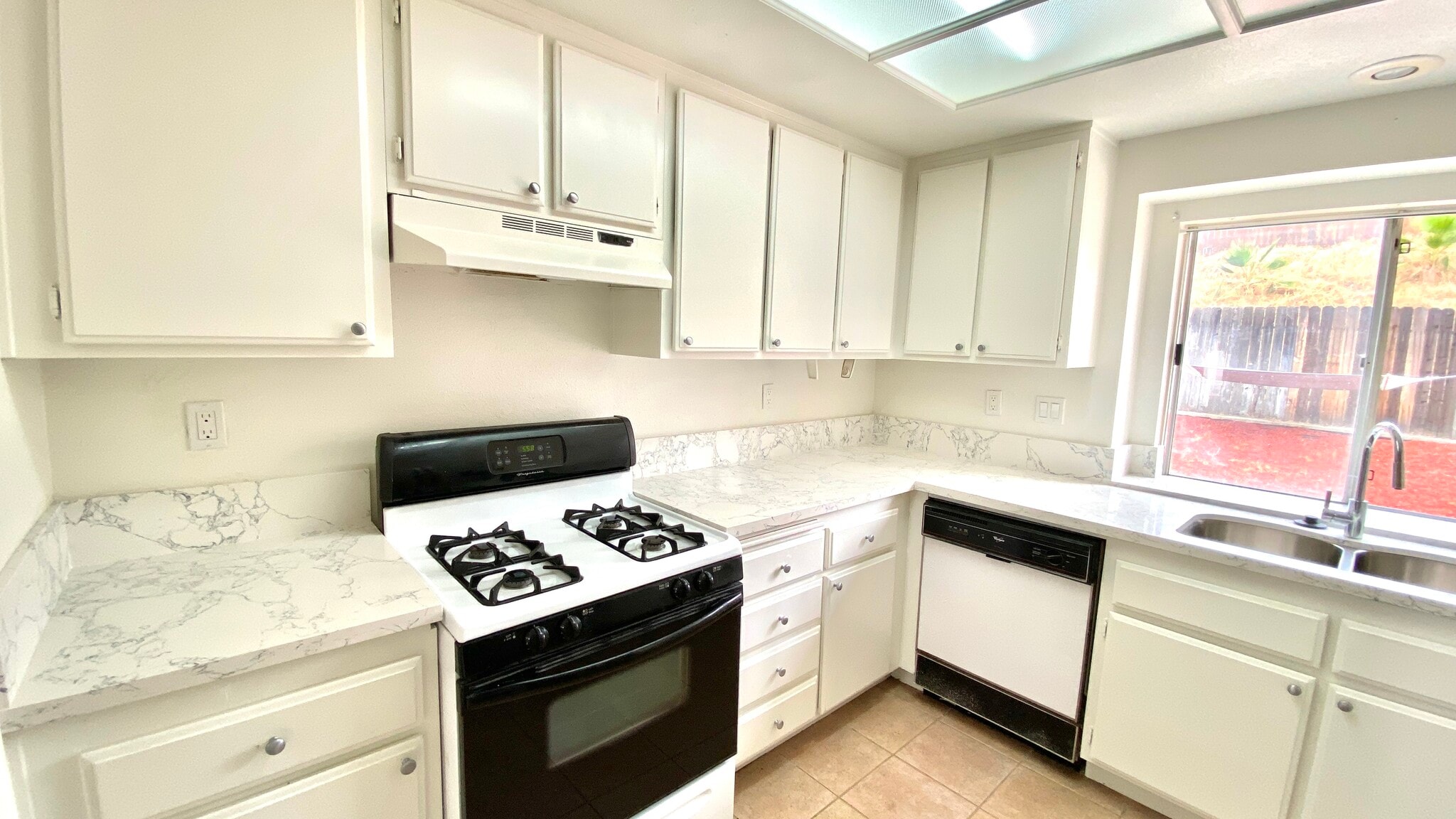 Building Photo - 23169 Golden Eye Ln