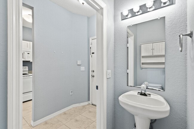 Building Photo - C4934-103 Magnolia Place