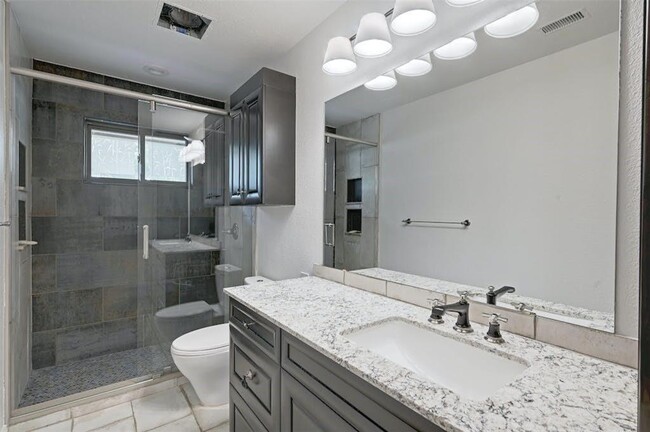 Building Photo - 2115 Wychwood Dr
