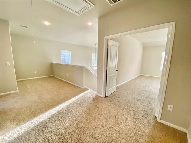 Building Photo - 516 E Slaughter Ln