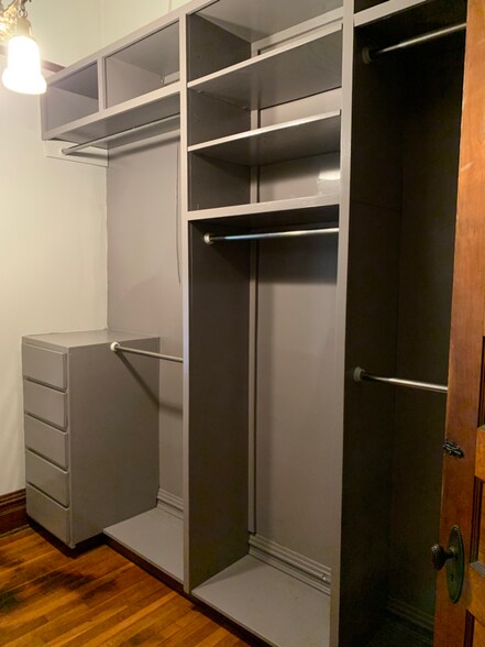 Building Photo - 1702 S Spring St