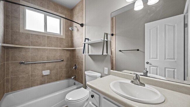 Building Photo - Spacious 3-Bed Ranch Home w/ 3-Car Garage & RV Parking In Quiet North Grand Junction Neighborhood