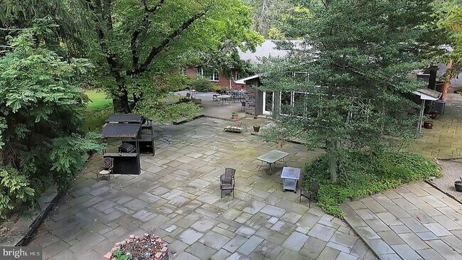 Building Photo - 269 Raymond Rd