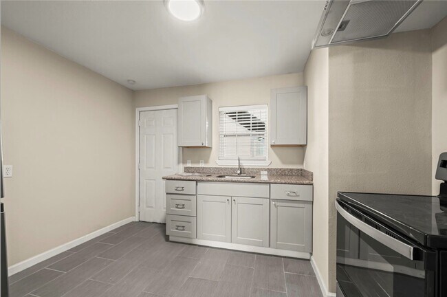 Building Photo - 2803 Cleburne St