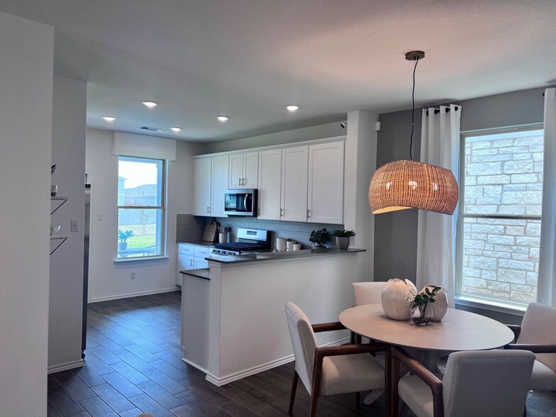 Building Photo - 437 Pickrell Lp