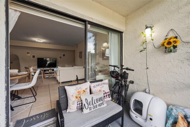 Building Photo - 10710 Royal Palm Blvd