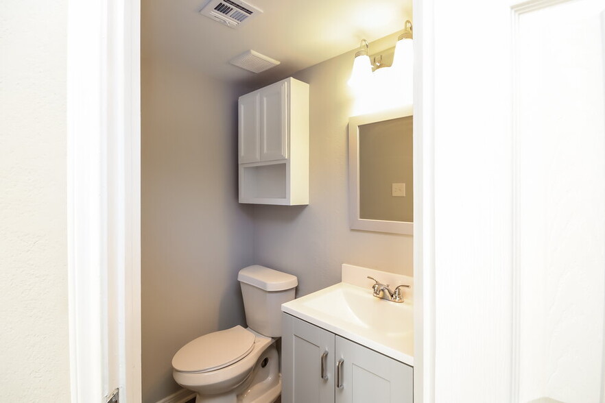 Building Photo - 1710 Whiteback Dr