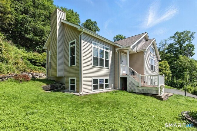 Building Photo - 11 Squantz View Dr