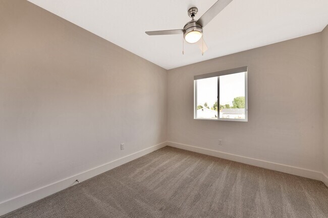 Building Photo - Beautiful 3 Bed, 2.5 Bath Town Home Located in the Sycamore Place Community in West Haven! Availa...