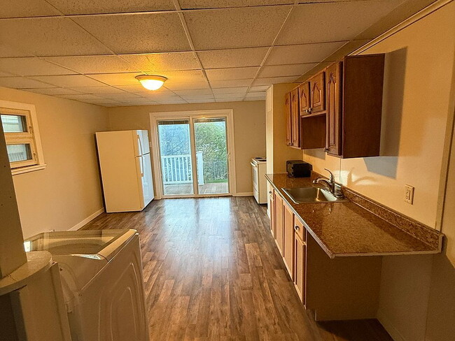 Building Photo - Practical and Move-In Ready