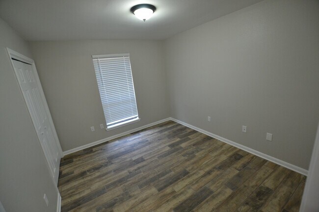 Building Photo - 5157 Cumberland Cove Dr