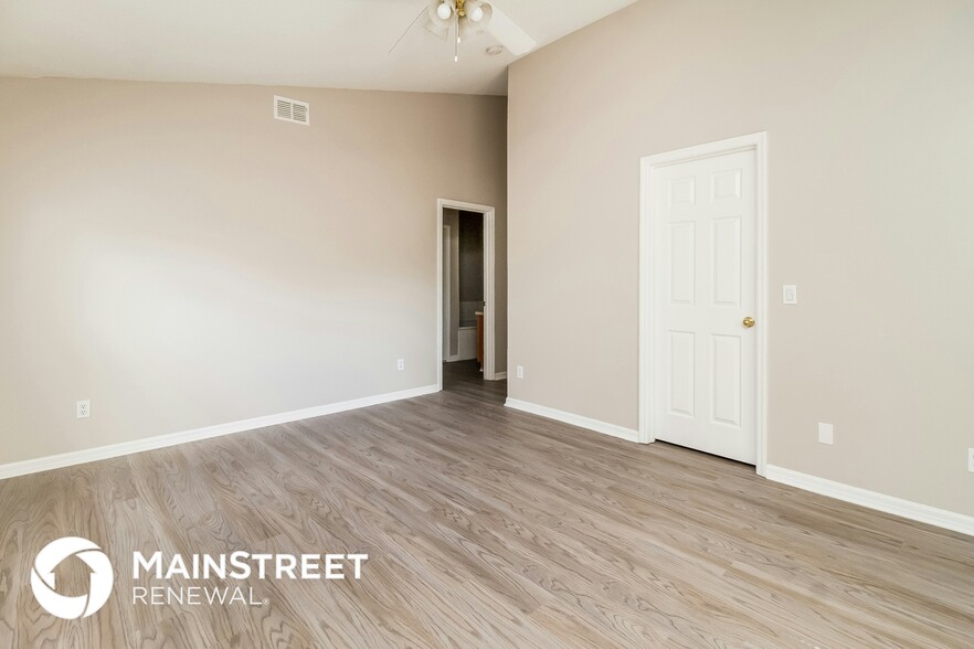 Building Photo - 13852 Valleybrooke Ln