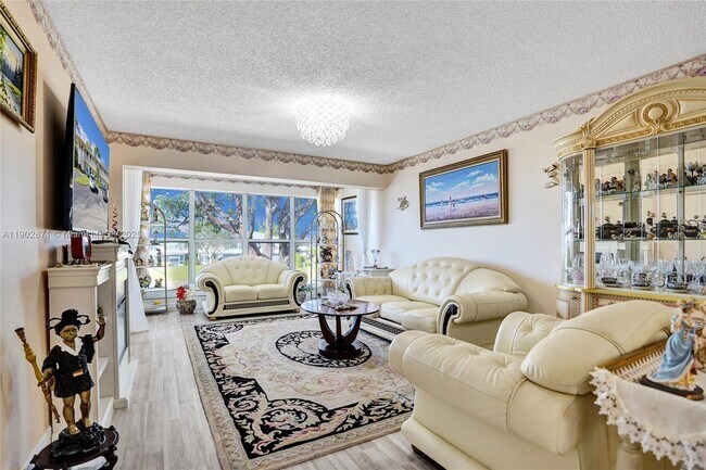 Building Photo - 1450 NW 18th Ave