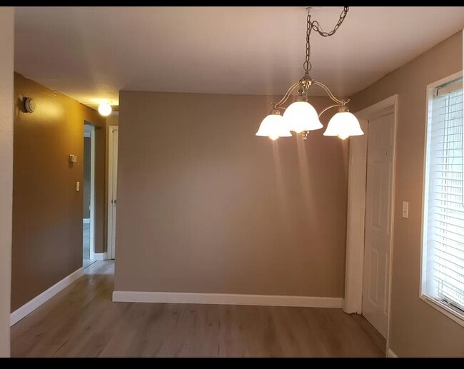 Dinning room - 18717 Hamilton St