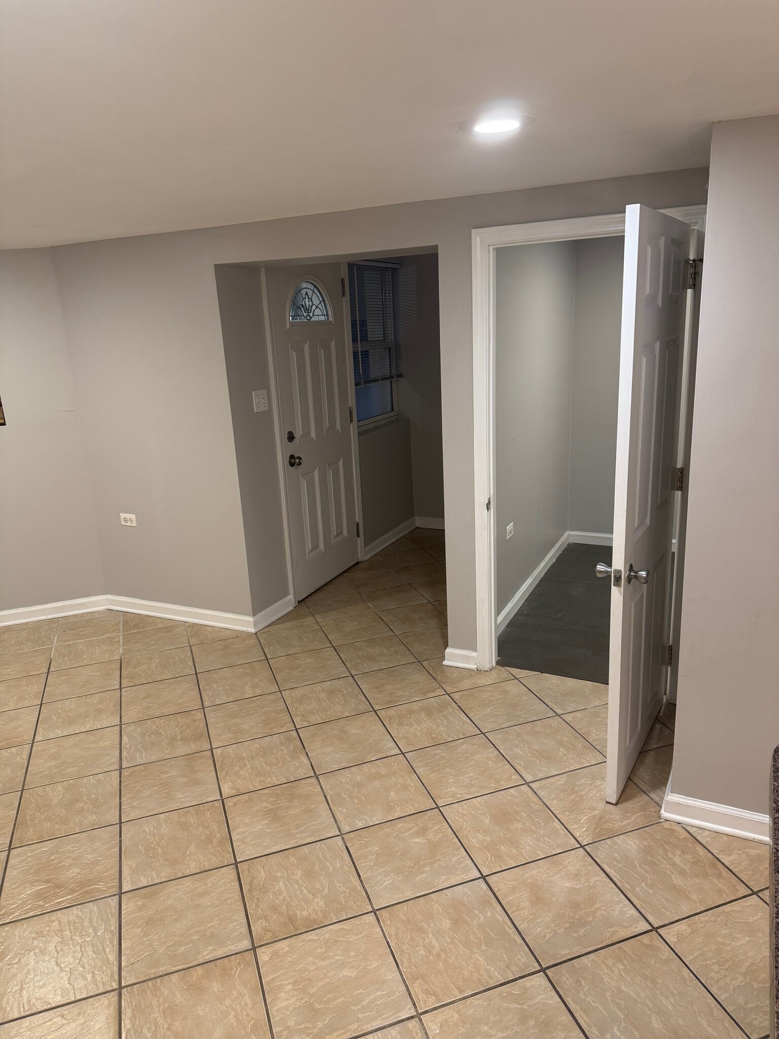 Building Photo - 2727 N Artesian Ave