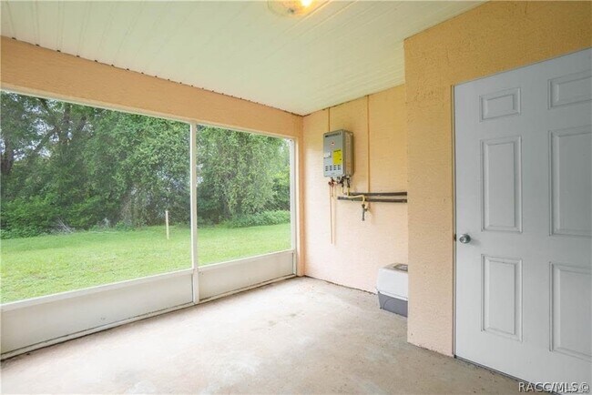 Building Photo - 835 E Rembrandt Way