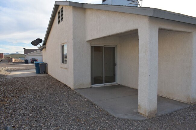 Building Photo - P2815