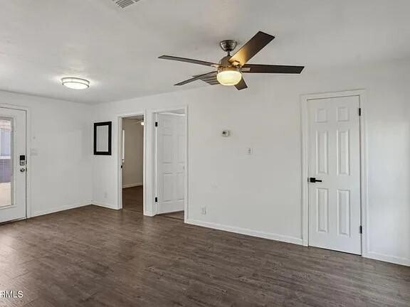 Building Photo - 2118 E Oak St