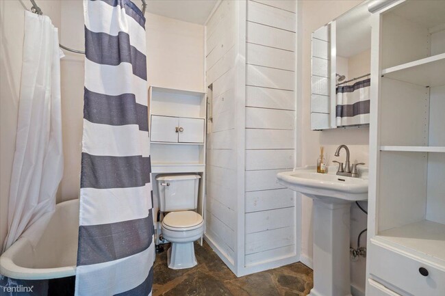 Building Photo - Studio, 1 bath House - 624 Quinnipiac Aven...