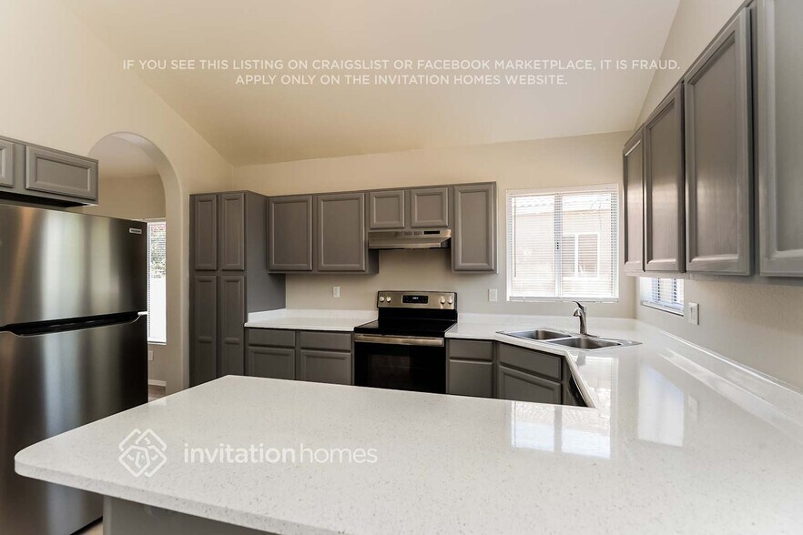Building Photo - 687 W Country Estates Ave