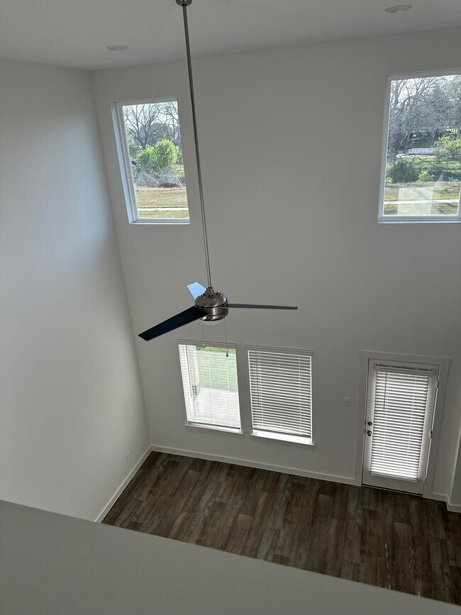 Building Photo - 8027 Marchese Dr