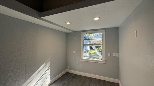 Building Photo - 508 N Finley Ave