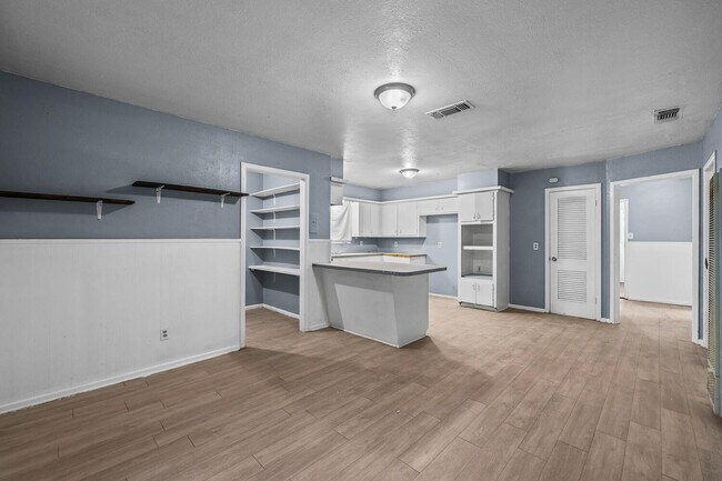 Building Photo - 3409 E 17th St