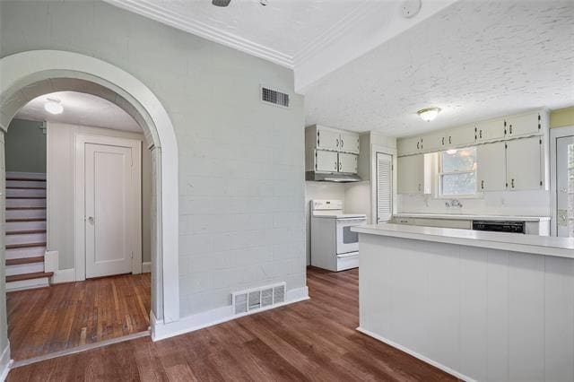 Building Photo - 2625 S University Dr