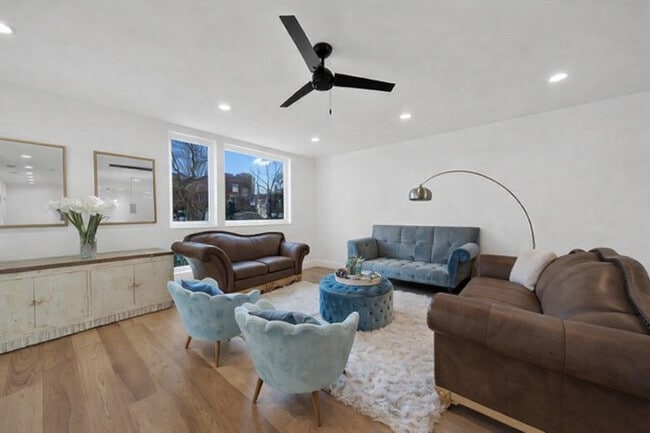 Building Photo - 1522 N Leamington Ave