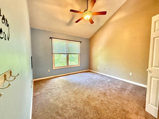 Building Photo - 309 Bullrun Valley Dr