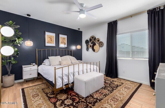 Building Photo - 155 W Jamaica Pl