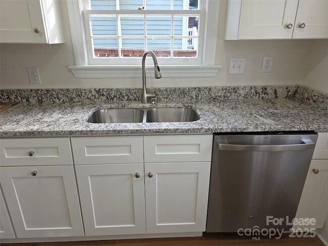 Building Photo - 1953 Woodcrest Ave