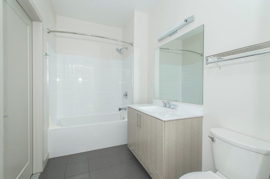 Building Photo - 320 D St