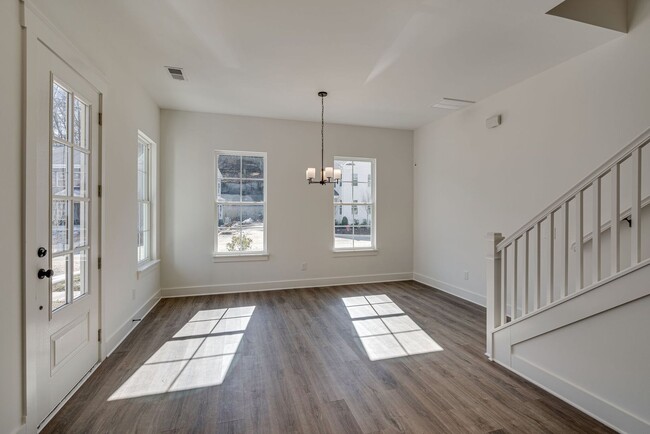 Building Photo - Smoking HOT 2BE/2.5BA townhouse in the gre...