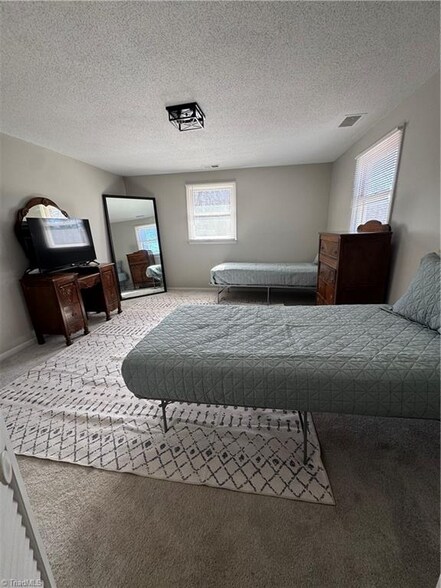 Building Photo - 116 N Quail Cir
