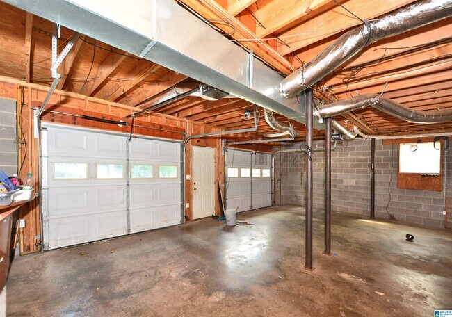 Building Photo - 17211721 Maralyn Dr