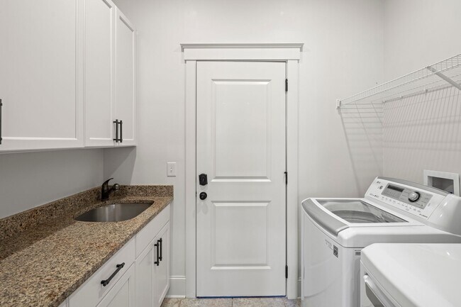 Building Photo - High-End Home on One Level - Beautiful Fletcher Neighborhood