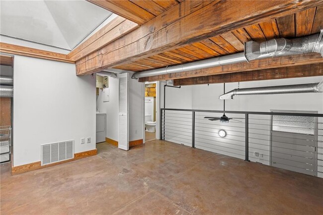 Building Photo - 644 Wells St SW