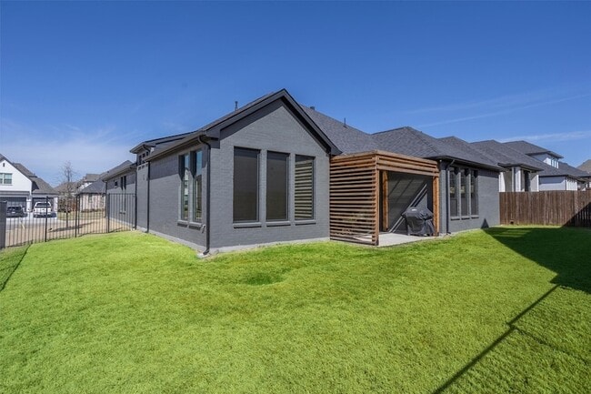 Building Photo - 6033 Strada Cv