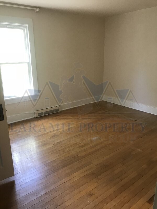 Building Photo - 911 E Steele St