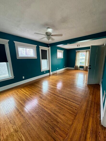 Building Photo - 89 Ullman St