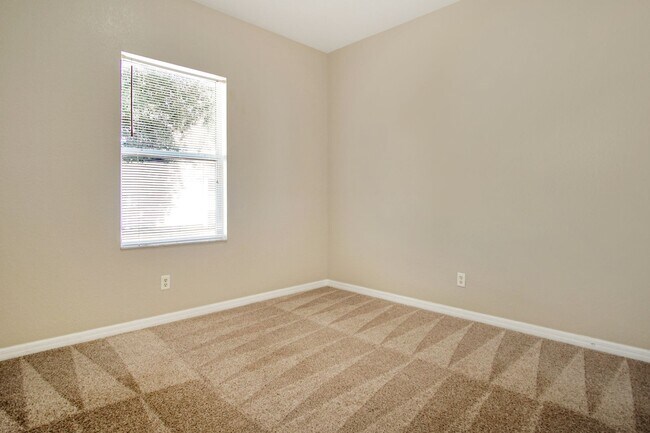 Building Photo - Move-In Ready Home with Open Layout and Op...