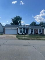 Building Photo - 563 Summit Hills Dr