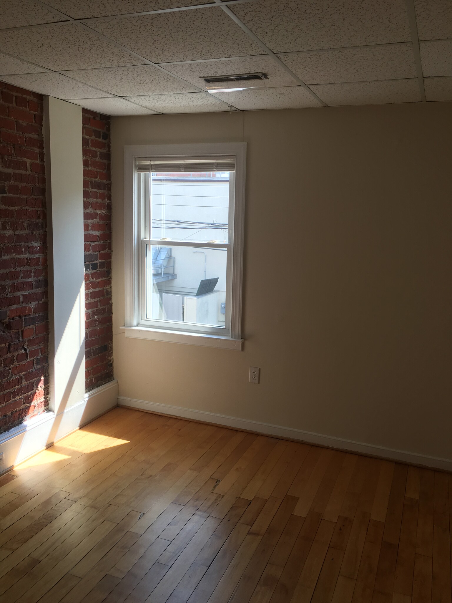 Building Photo - 815 W Broad St