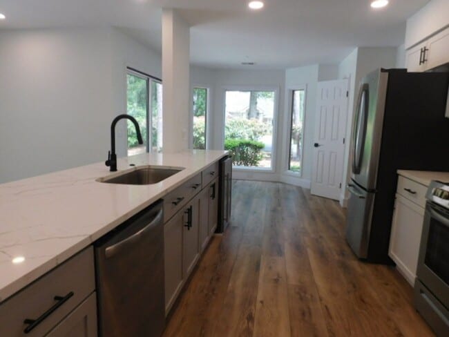 Building Photo - Island home for rent