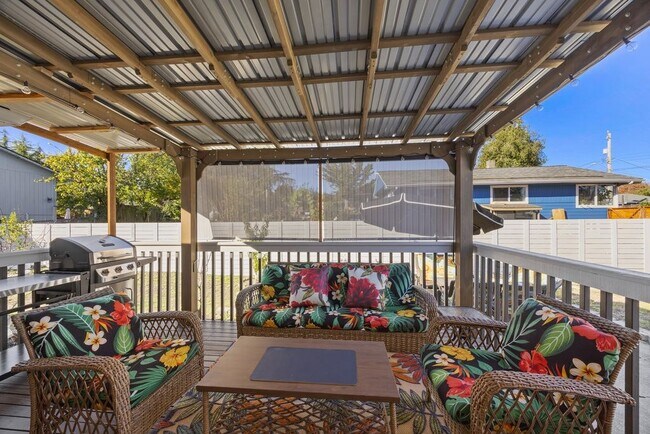 Building Photo - 11405 14th Ave SW