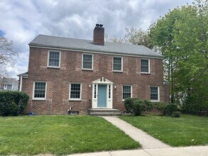 Building Photo - 546 Charles St