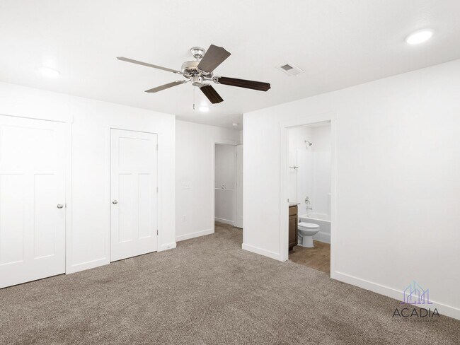 Building Photo - Spacious 3 Bed/2.5 Bath Townhome in Magna Community!